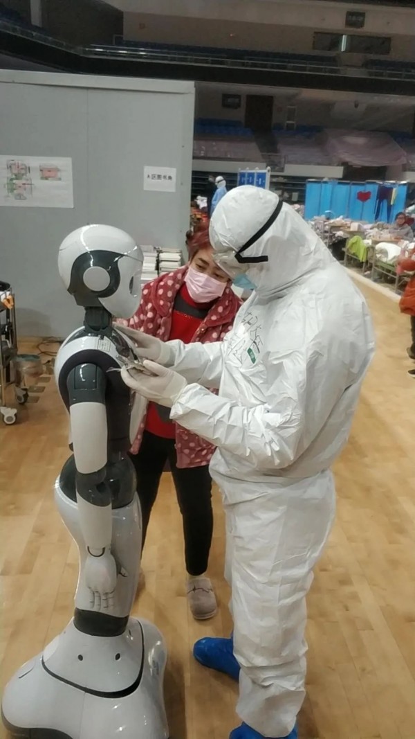 科幻片里的機(jī)器人走進(jìn)現(xiàn)實(shí) 消毒服務(wù)的新紀(jì)元